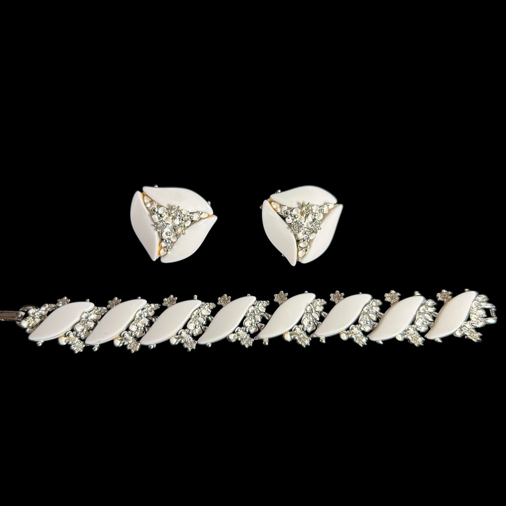 Vtg BSK Jewelry Set‎ AS-IS Chipped Milk Glass Bracelet & Clip-On Earrings Parts